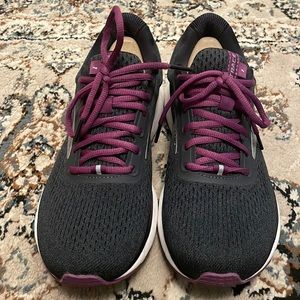 Brooks Trace size 9 worn once